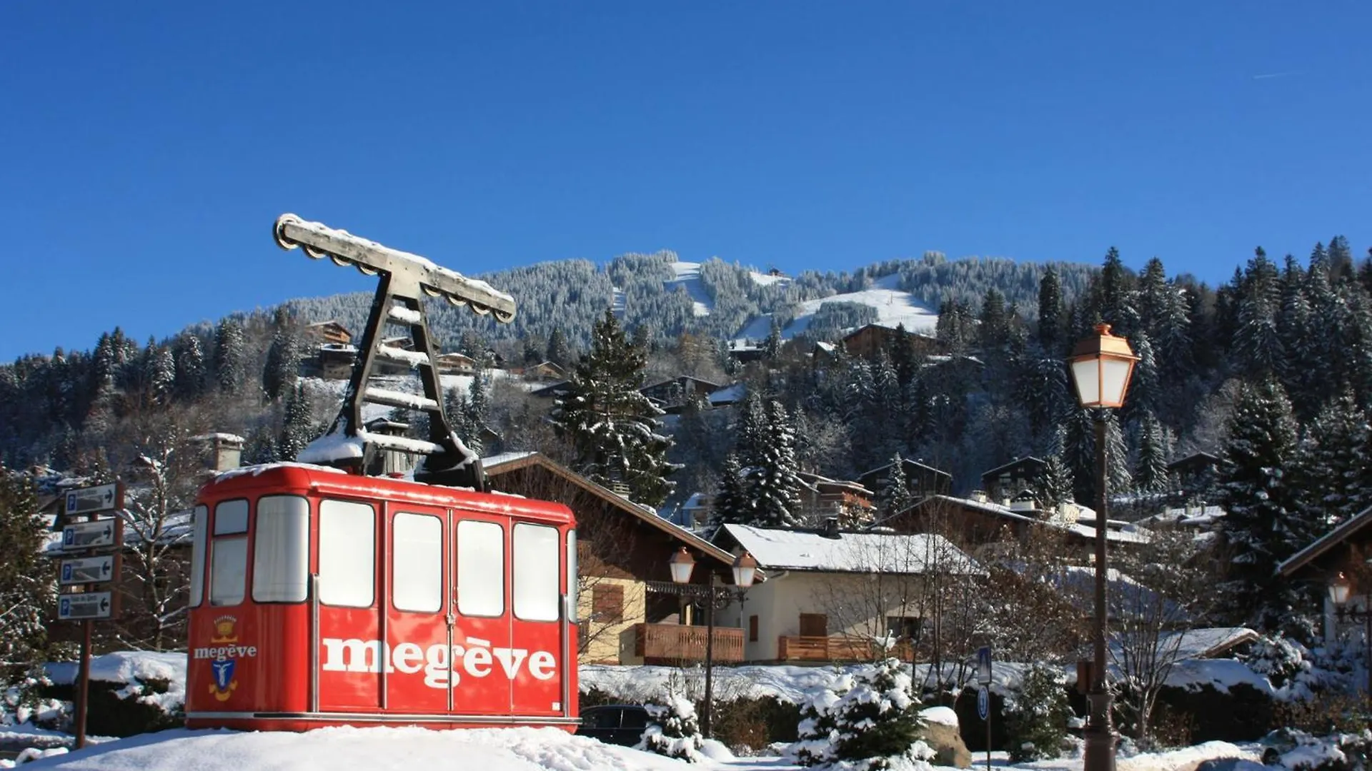 Charmant Duplex 3 Chambres Avec Cheminee, Balcons Et Piscine - Proche Centre Megeve - Fr-1-453-42 0*,  France